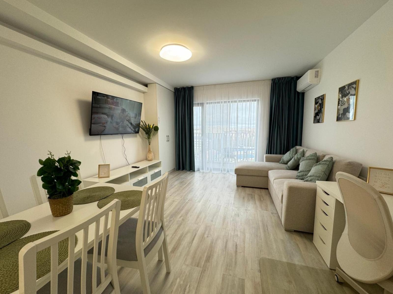 Luxury Apartments Avanera With 1&2 Bedroom With Parking Suceava Exterior foto