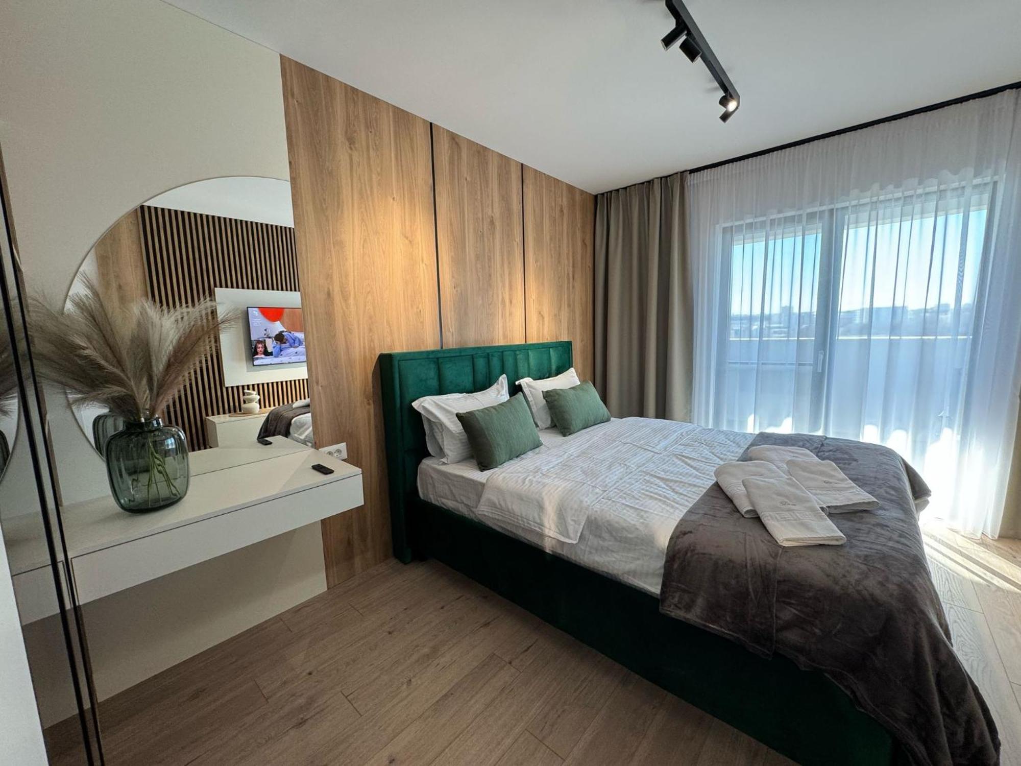 Luxury Apartments Avanera With 1&2 Bedroom With Parking Suceava Exterior foto
